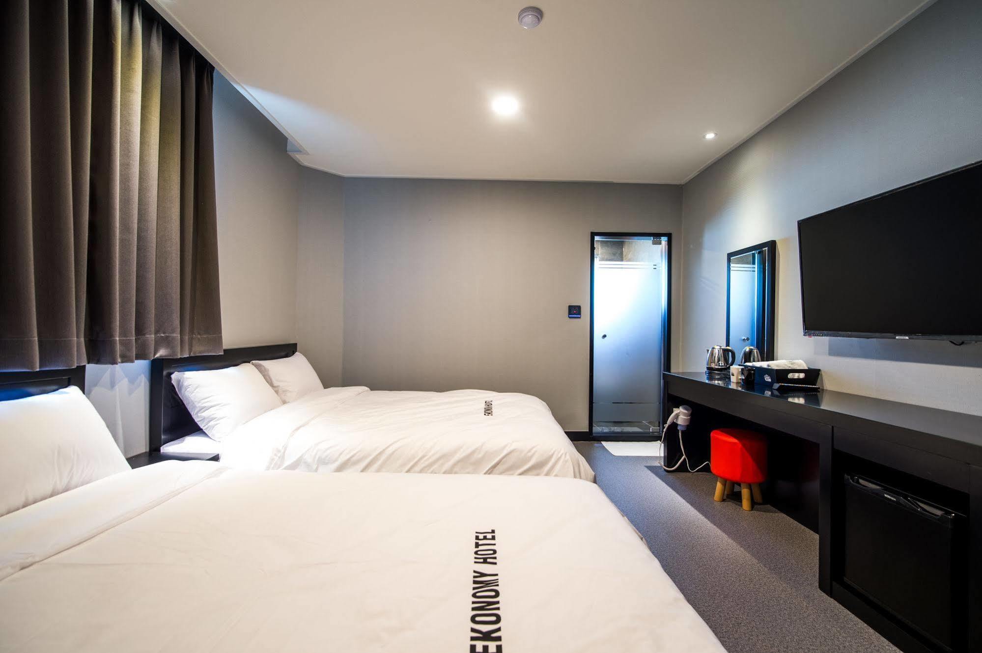 Ekonomy Hotel Sokcho Exterior photo